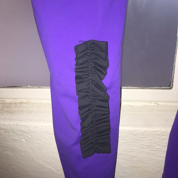 Jo + Jax purple legging with a grey ruffle - Picture 2 of 3